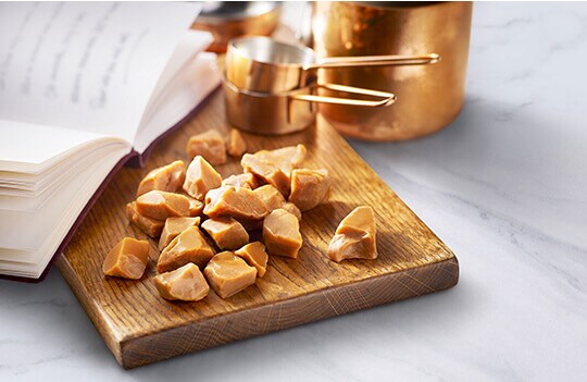 https://www.thorntons.com/medias/sys_master/root/h67/hb3/9036938018846/2022-toffee-board-land-small-0.5x/2022-toffee-board-land-small-0.5x.jpg?resize=FerreroTabComponent