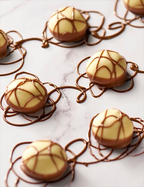 Thorntons Continental Sicilian Mousse with chocolate drizzle decoration