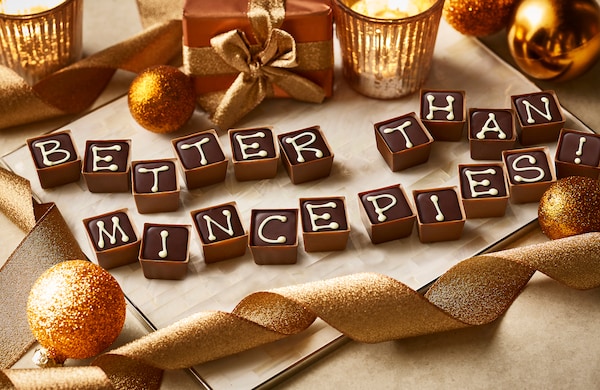 https://www.thorntons.com/medias/sys_master/root/hef/h3e/8911470788638/2223-alphatruffles-mince-pies-land-small-2x/2223-alphatruffles-mince-pies-land-small-2x.jpg?resize=xs-s-s